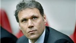 “Ghế nóng” ở Hà Lan: Van Basten rút lui, Rijkaard được tiến cử